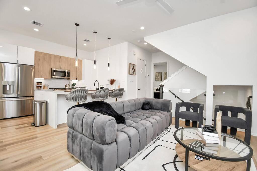 Chateau De Amour- Exquisite Townhouse - Med Center, Downtown Htx