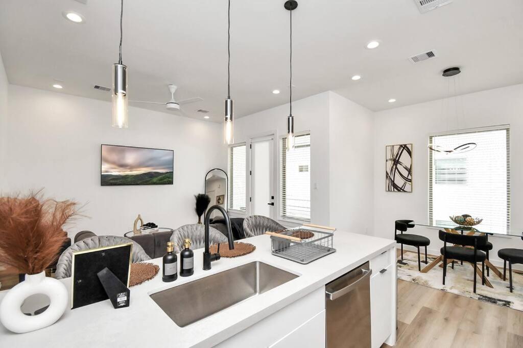 Chateau De Amour- Exquisite Townhouse - Med Center, Downtown Htx Casa de Férias