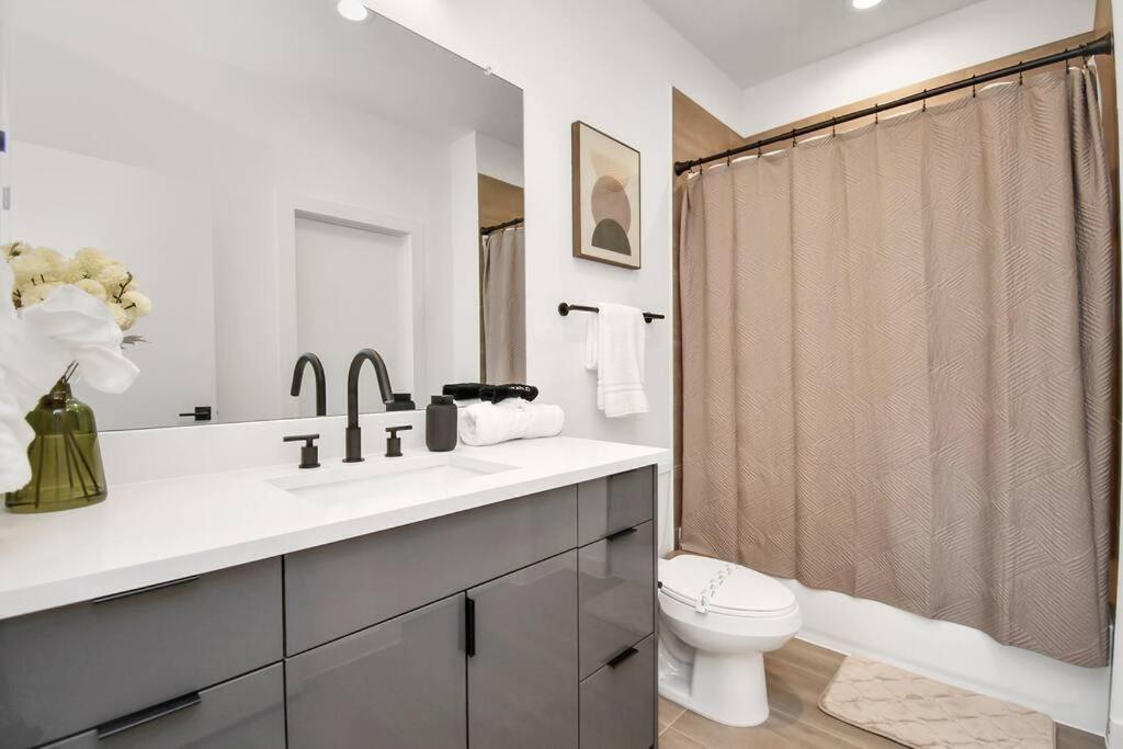 Casa de Férias Chateau De Amour- Exquisite Townhouse - Med Center, Downtown Htx *