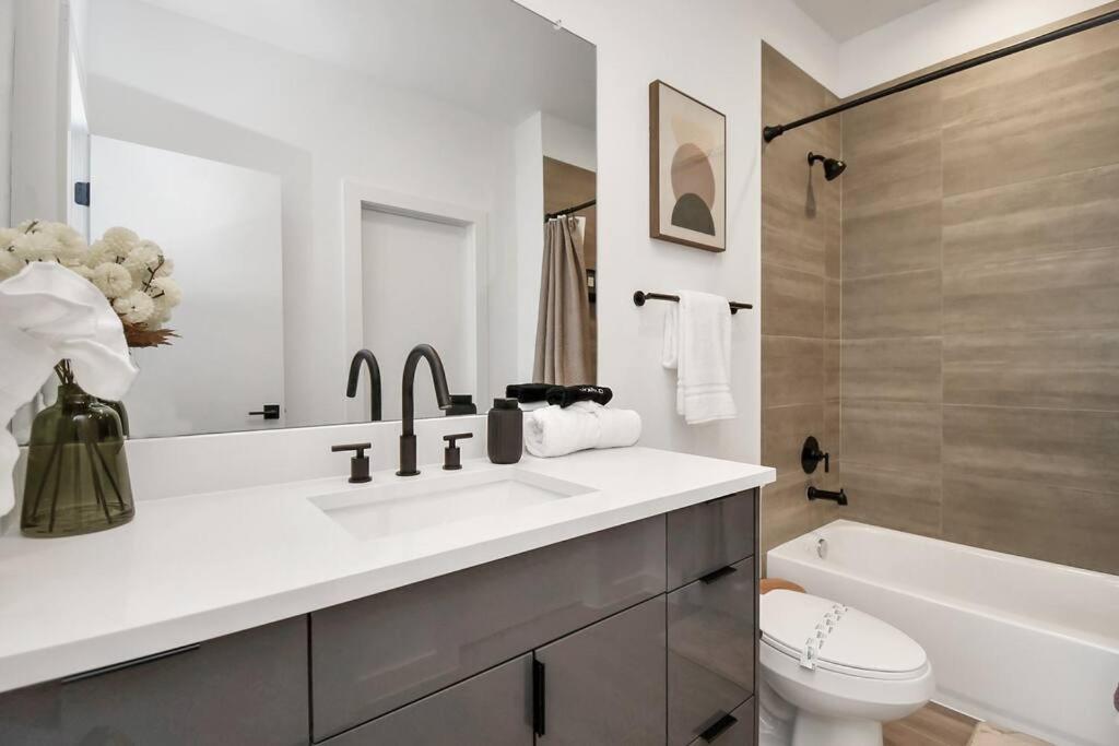 Chateau De Amour- Exquisite Townhouse - Med Center, Downtown Htx Casa de Férias