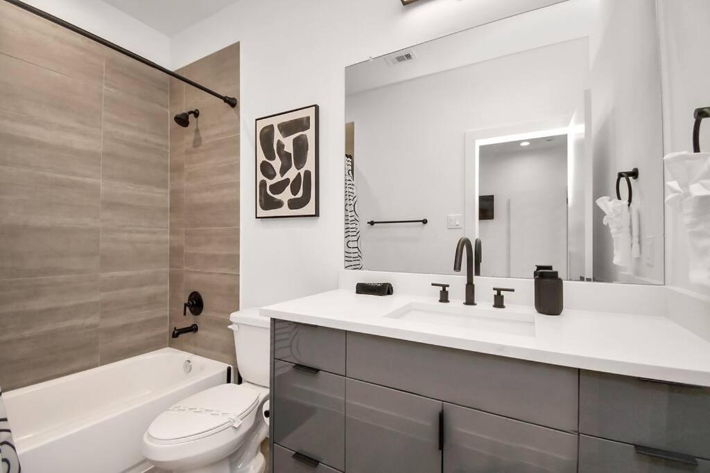 Chateau De Amour- Exquisite Townhouse - Med Center, Downtown Htx *