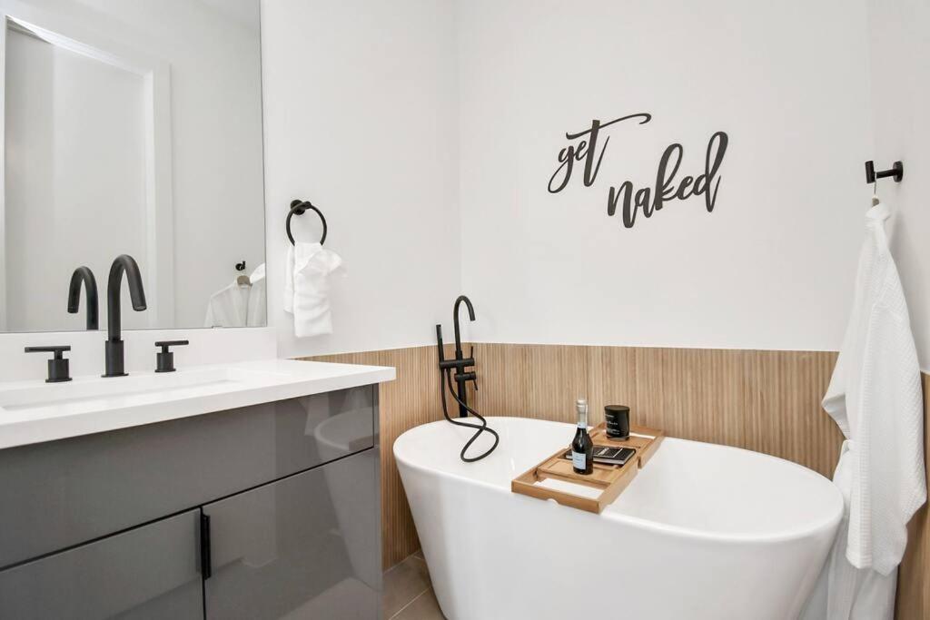 Chateau De Amour- Exquisite Townhouse - Med Center, Downtown Htx *