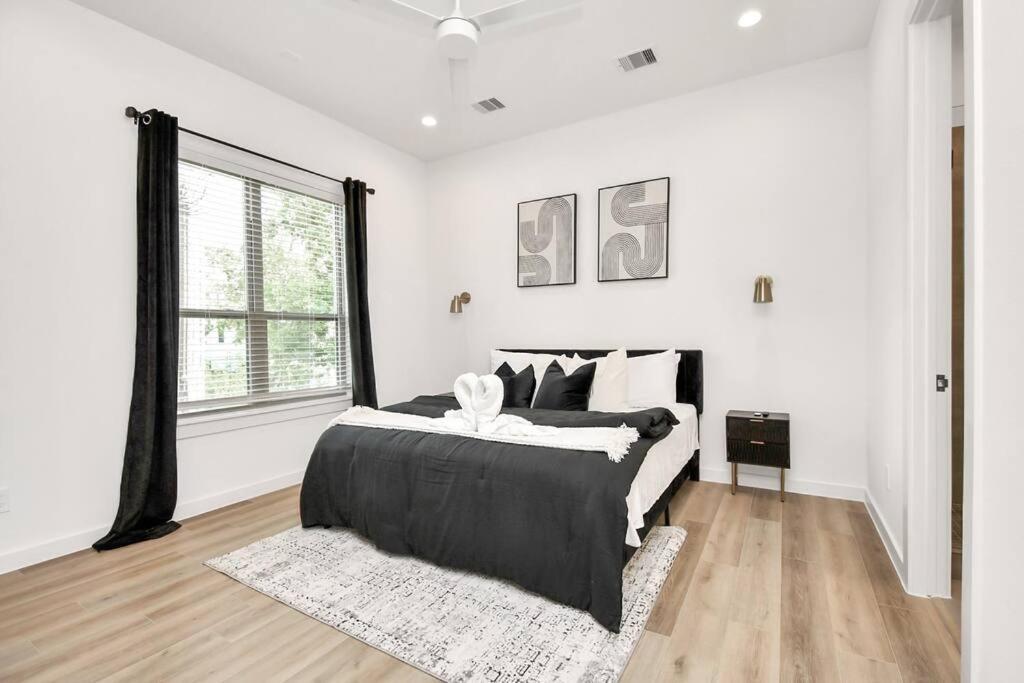 Chateau De Amour- Exquisite Townhouse - Med Center, Downtown Htx * Houston