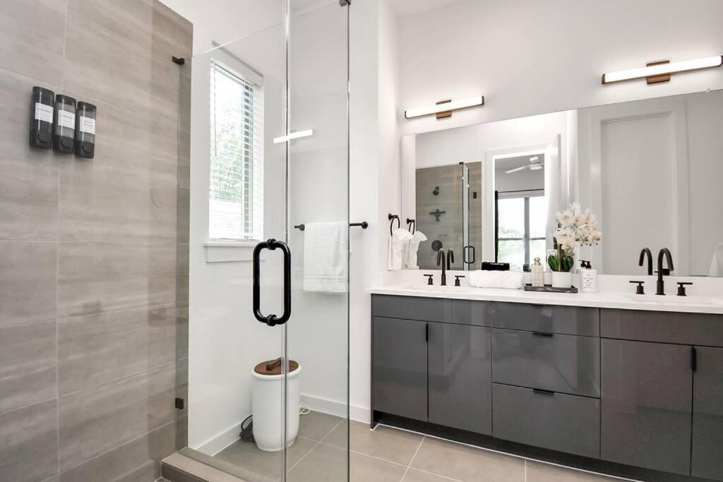 Casa de Férias Chateau De Amour- Exquisite Townhouse - Med Center, Downtown Htx