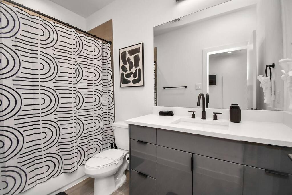 Chateau De Amour- Exquisite Townhouse - Med Center, Downtown Htx Casa de Férias *
