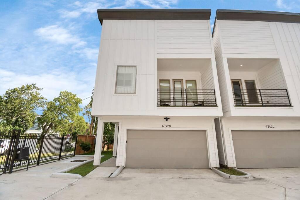 Chateau De Amour- Exquisite Townhouse - Med Center, Downtown Htx Casa de Férias Houston