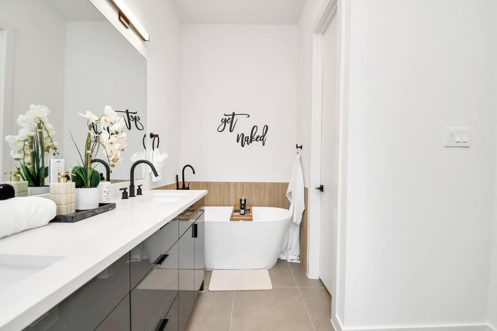 Chateau De Amour- Exquisite Townhouse - Med Center, Downtown Htx Casa de Férias *